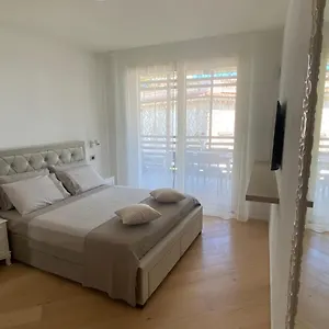 Sea View Embassy Appartamento